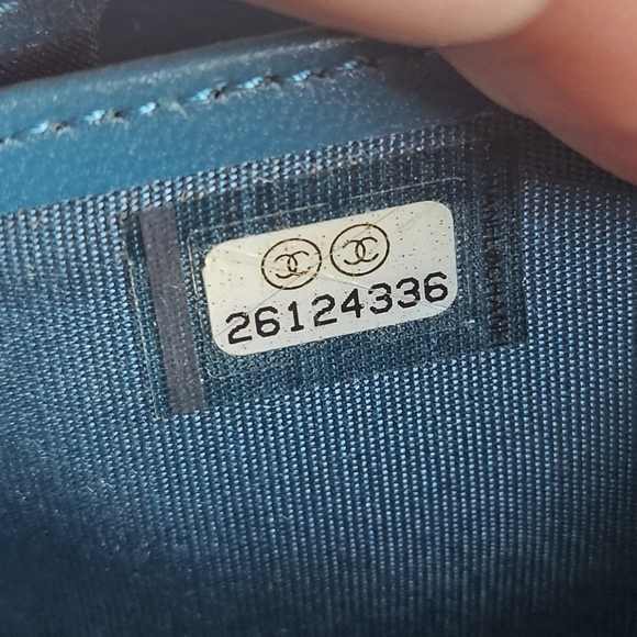 Chanel Black Chevron Lambskin Wallet with Logo - Picture 12 of 12